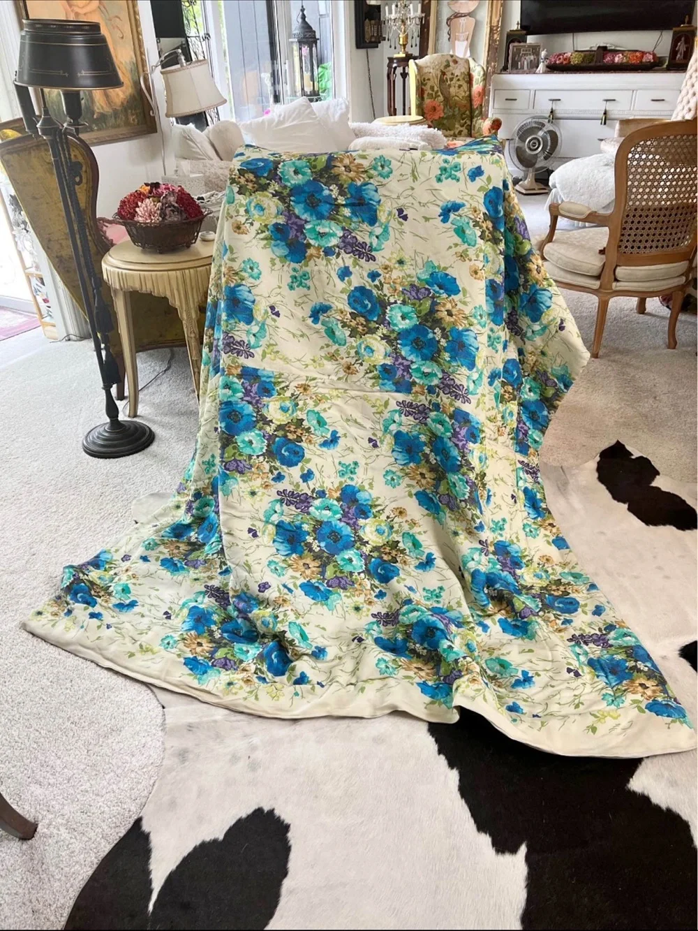 Blue Floral Vintage Comforter Throw - Cream Background